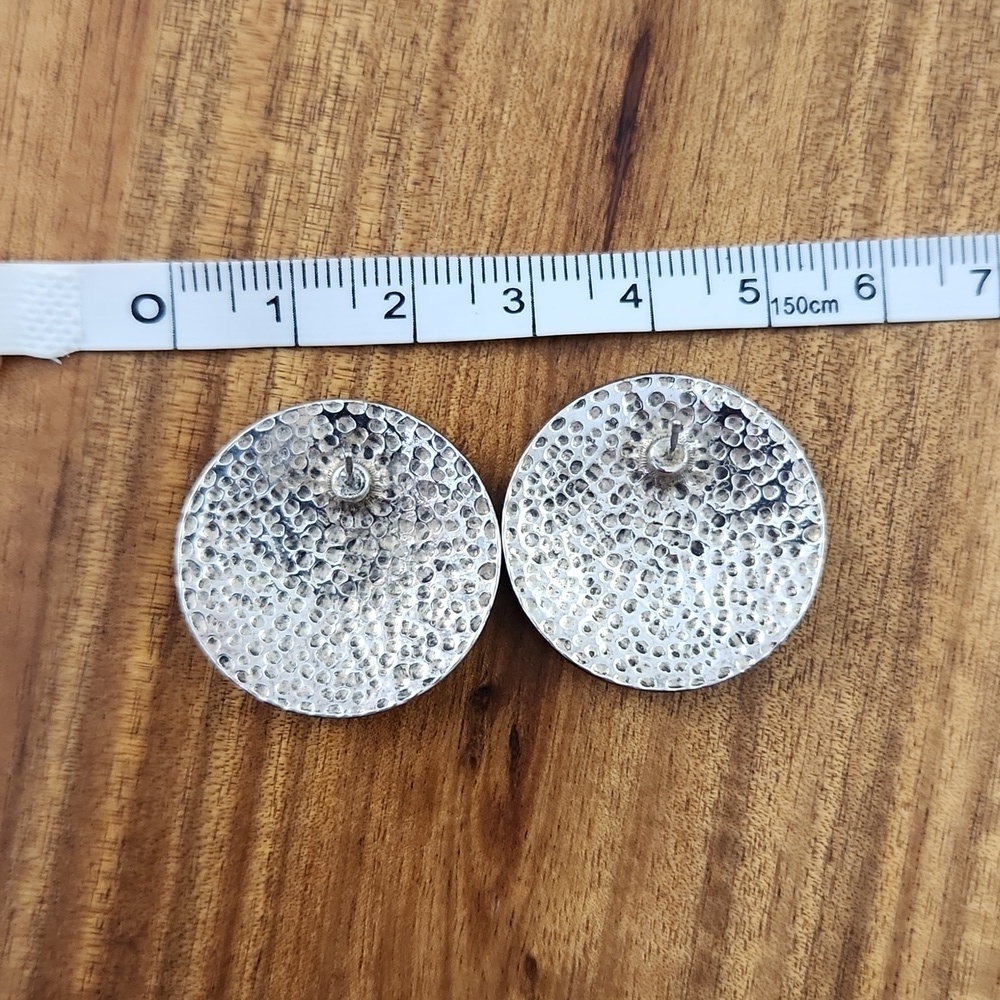 Vintage aztec silver embossed mid century earrings - Picture 5 of 5